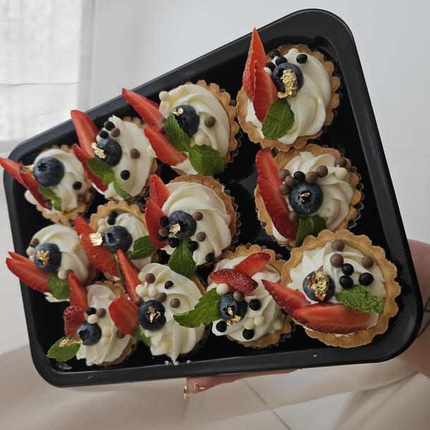 Корзиночки с кремом и ягодами
